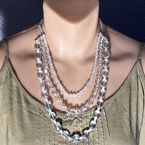 LIZ CLAIBORNE - necklace: triple-tier, multi-sized clear iridescent beads, adj. - Picture 2 of 16